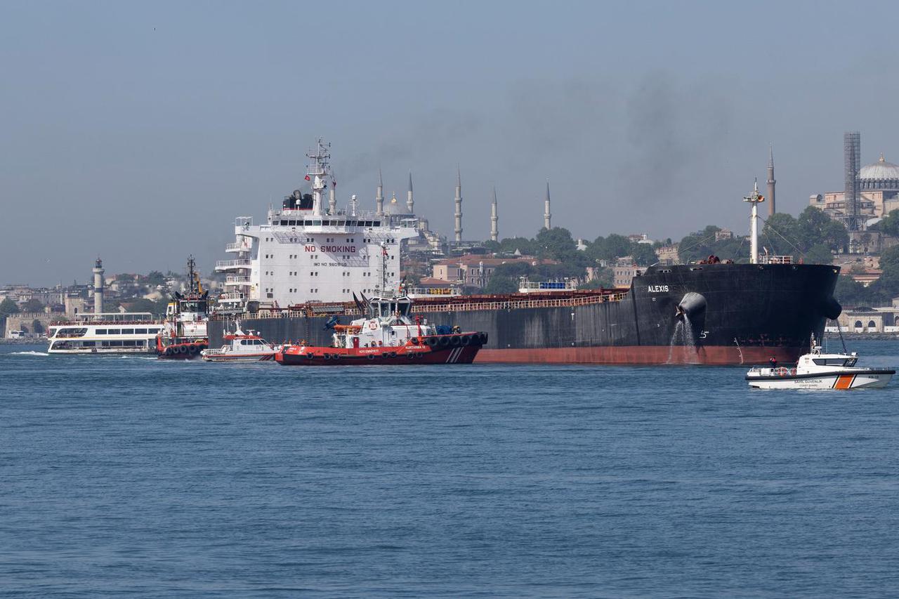 Turkey's Bosphorus traffic suspended after ship engine failure in Istanbul