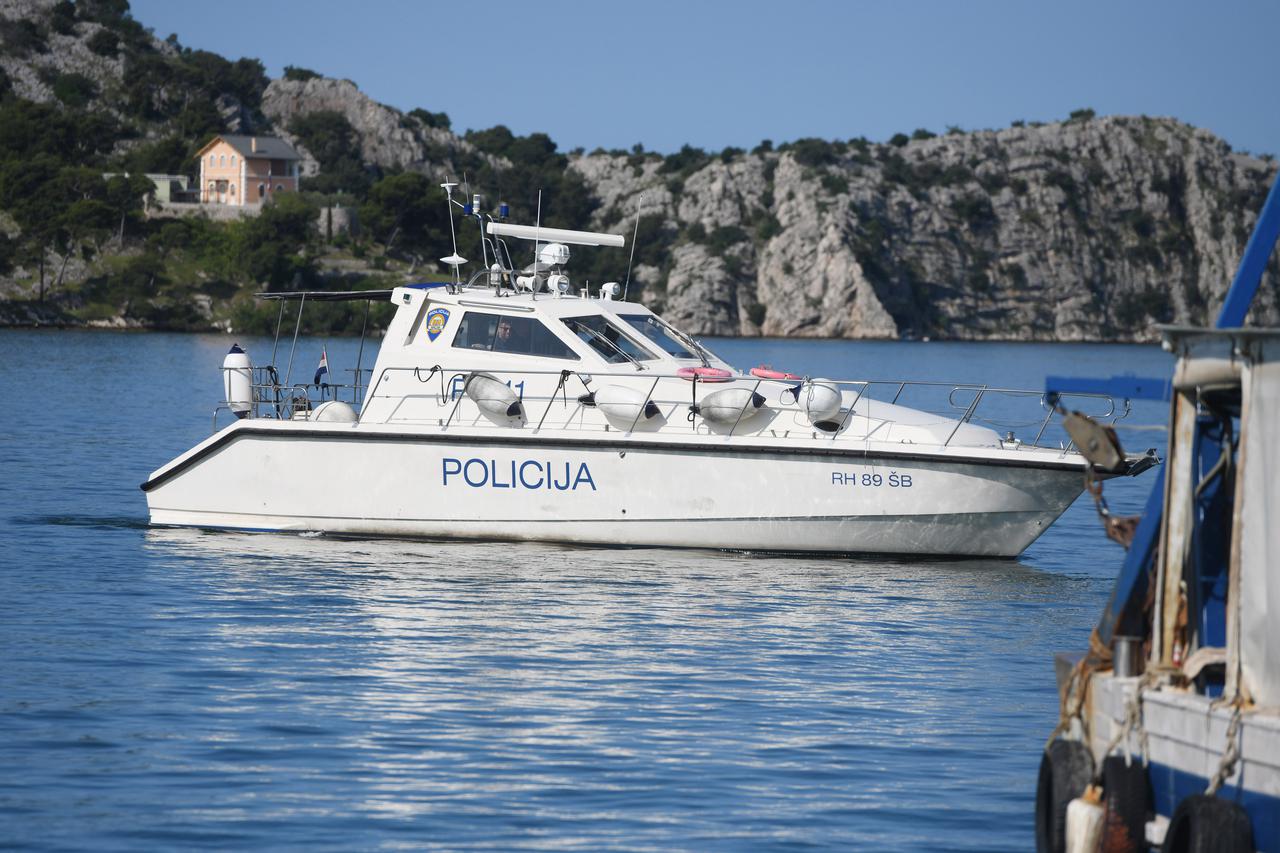 Šibenik: Brod pomorske policije u kanalu Sv.Ante