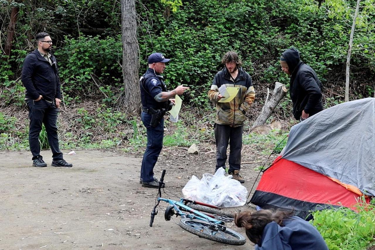 Homeless people are evacuated from a park in Grants Pass